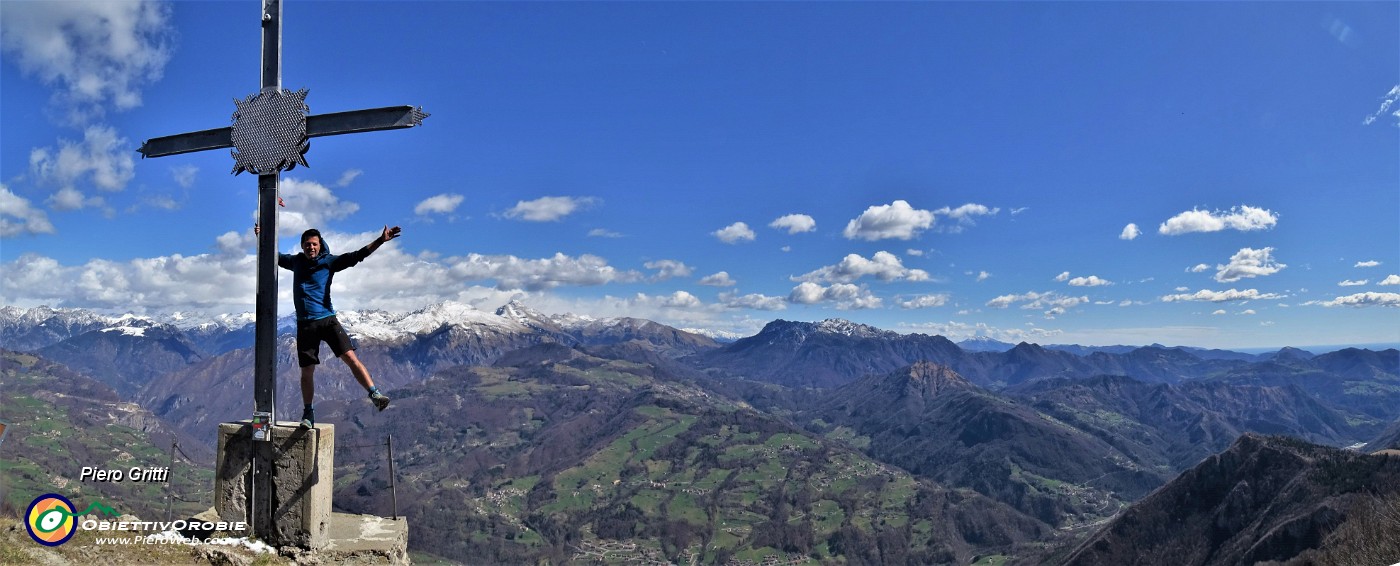 52 Alla croce del Pizzo Grande del Sornadello (1574 m) , per Raffaele la prima volta.jpg